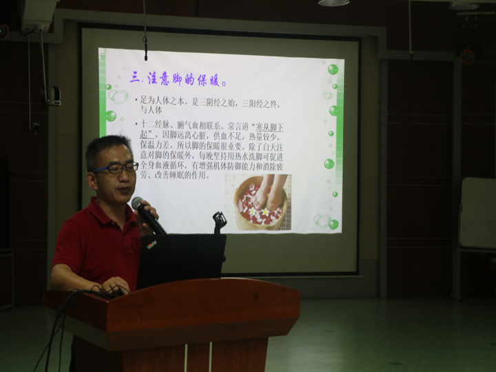 社康醫生為公明中英文學校教師講冬季養生