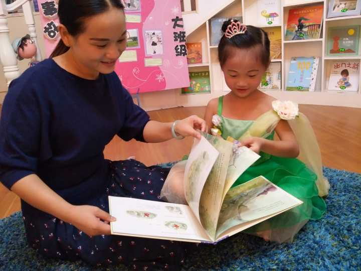 書香校園，閱讀幸?？鞓?——公明第二幼兒園閱讀月系列活動報道