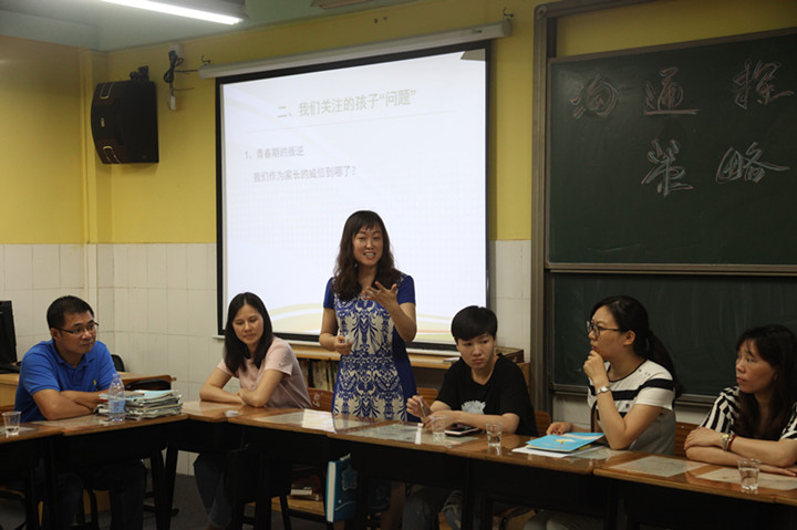 爭當這樣的家長：為孩子做表率，與學校共育才——深圳市龍華中英文實驗學校初中部家長會圓滿召開