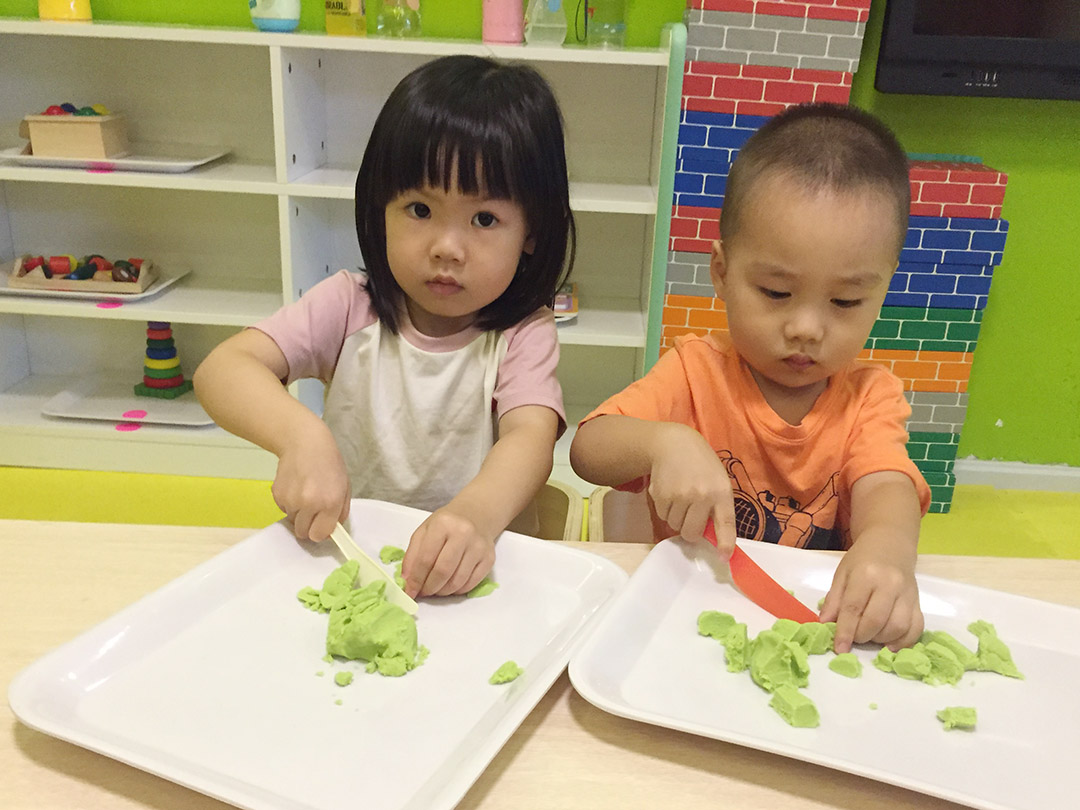 〈萬科第五園中心〉遠恒佳早教萬科第五園中心日?；顒?· 貼花