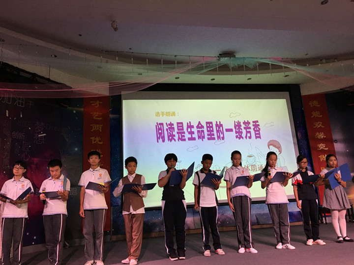 “青春飛揚，載夢遠航”----初中部舉行學生演講比賽