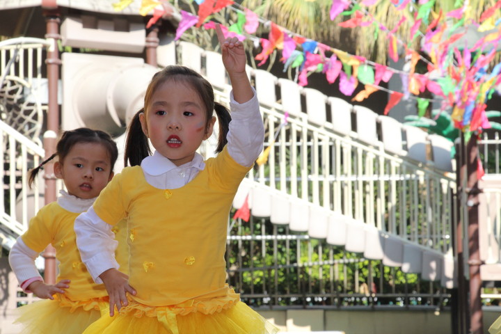 炫彩多世界，走向新時代”慶集團20周年級組決賽暨頒獎典禮