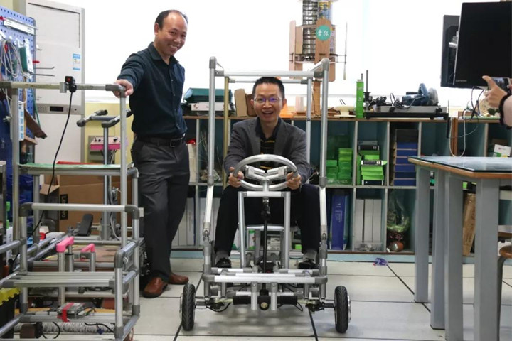 創客教育送課進校，參與師生共同提高——龍華區古興東學科帶頭人工作室創客教育研究活動在我校進行