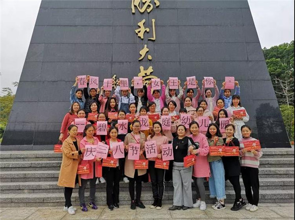 “春風十里，女王是我”——碧水龍庭幼兒園慶三八節活動