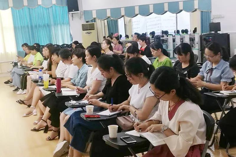 聚焦課程建設，提高品質發展