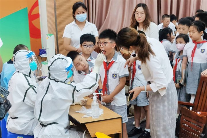 共同戰“疫”，龍華中英文在行動!——學校組織志愿者支援社區防疫一線