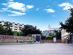 深圳市龍華中英文實驗學校獲“深圳市優質民辦學校年度獎”，并獲《南方都市報》專版報道