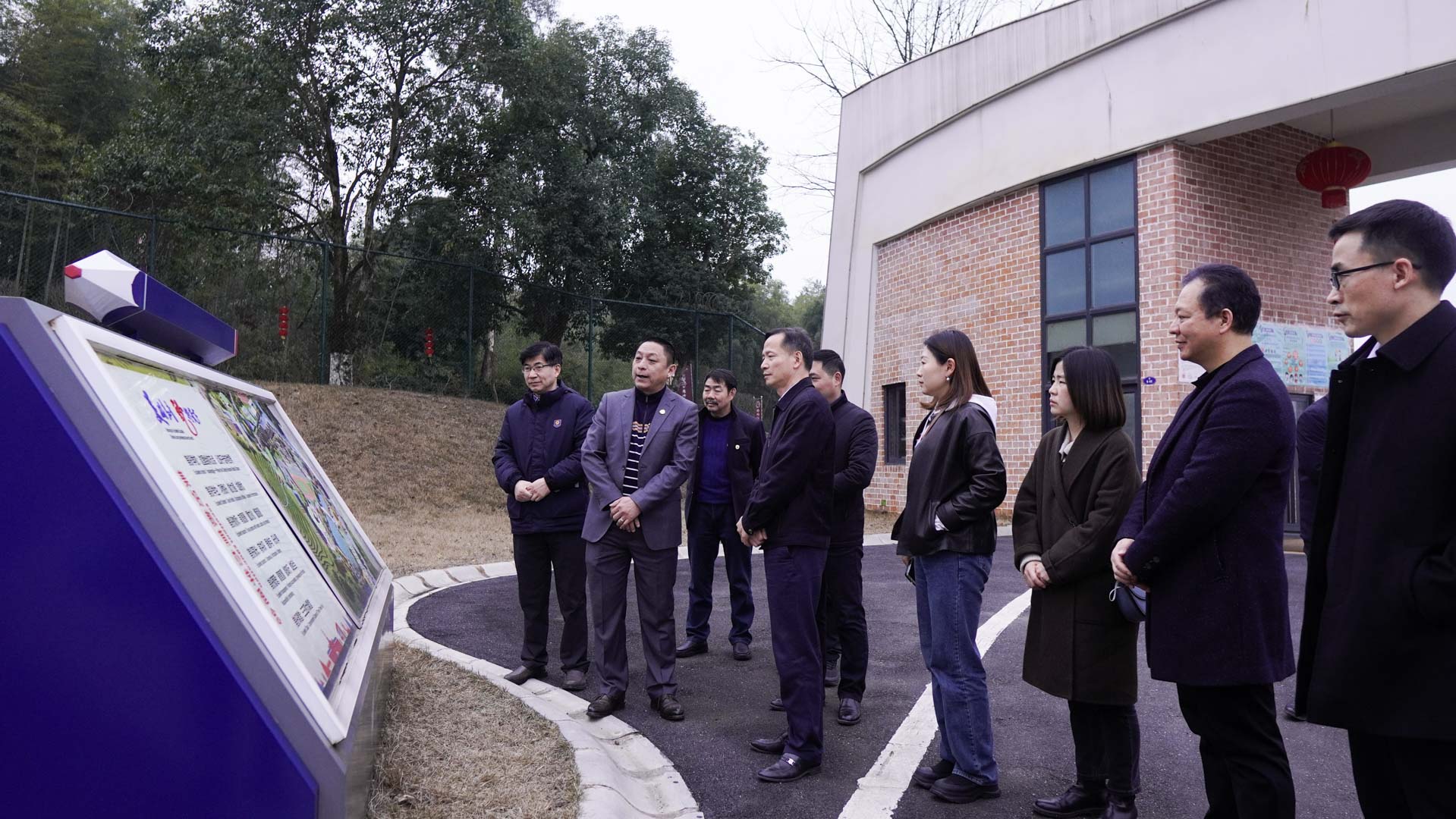 湖南省駐京辦領導調研郴州市遠恒佳學校、遠恒佳教育公園